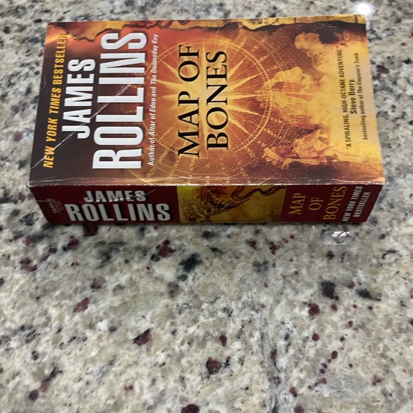 Map Of Bones by James Rollins paperback slight bend on cover - Picture 6 of 6